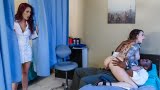 Zenci doktor ile hastanede grup sex