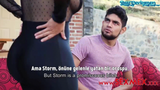 Üvey annesinin ateşli kostümü