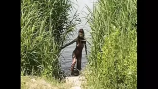 Doğada siktiği kızlara striptiz yaptırdı