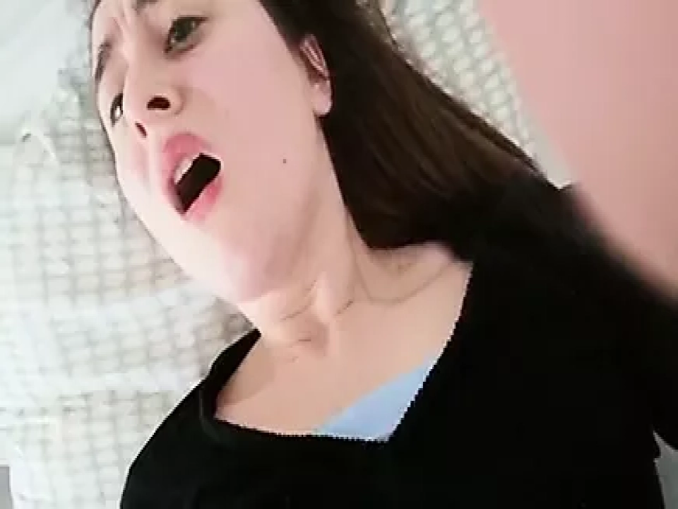 Canlı yayında amını okşayan liseli Türk kızı