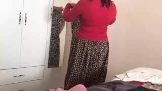 Banyodan çıkan şalvarlı üvey anne