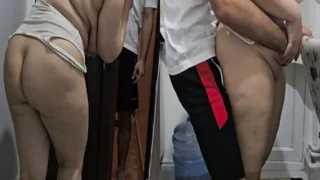 Su getiren oğlanı çıplak karşıladı