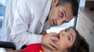 Amber Summer’lı Dişçi Fantazisi: Klinik Ortamda Ateşli Muayene