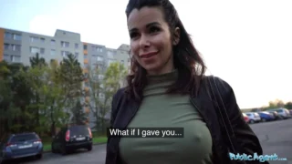 Güzel memelerini esirgemedi sağolsun