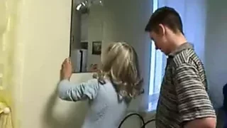 Üvey Anneye Perdede Yardım Derken Şehvet Patlıyor