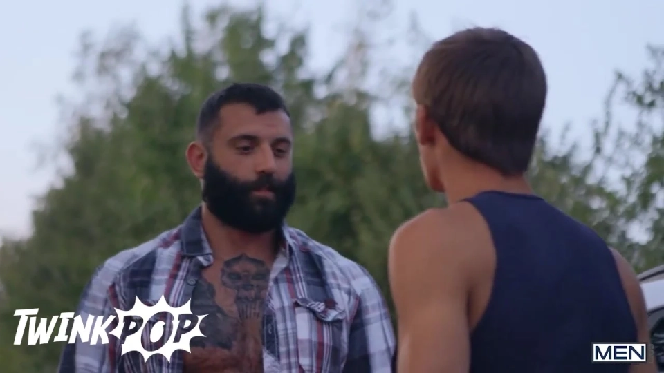 Markus Kage Gelip Onları Sertçe Sikişle Kurtarıyor