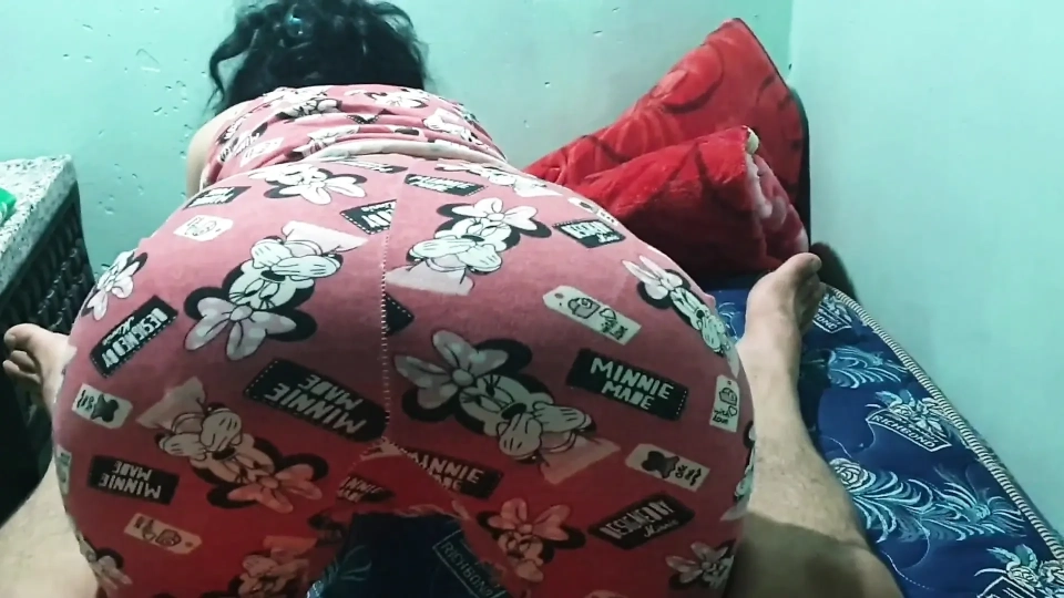 Kadın, Kocasını Arkadaşıyla Aldatıp Sikişin Tadını Çıkardı