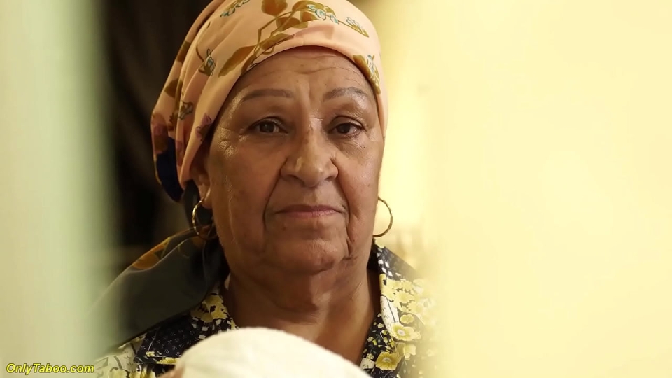 72’lik BBW Nine Büyük Yarakla Sert Anal Sikildi