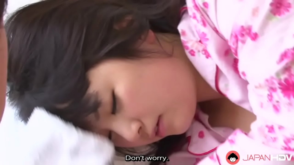 Tsuna Kimura Genç Orospu Arkadaşını Emiyor