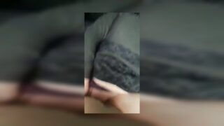 Türbanlı Elif Arabada Acı Çekerek Sikilmeye Doymuyor