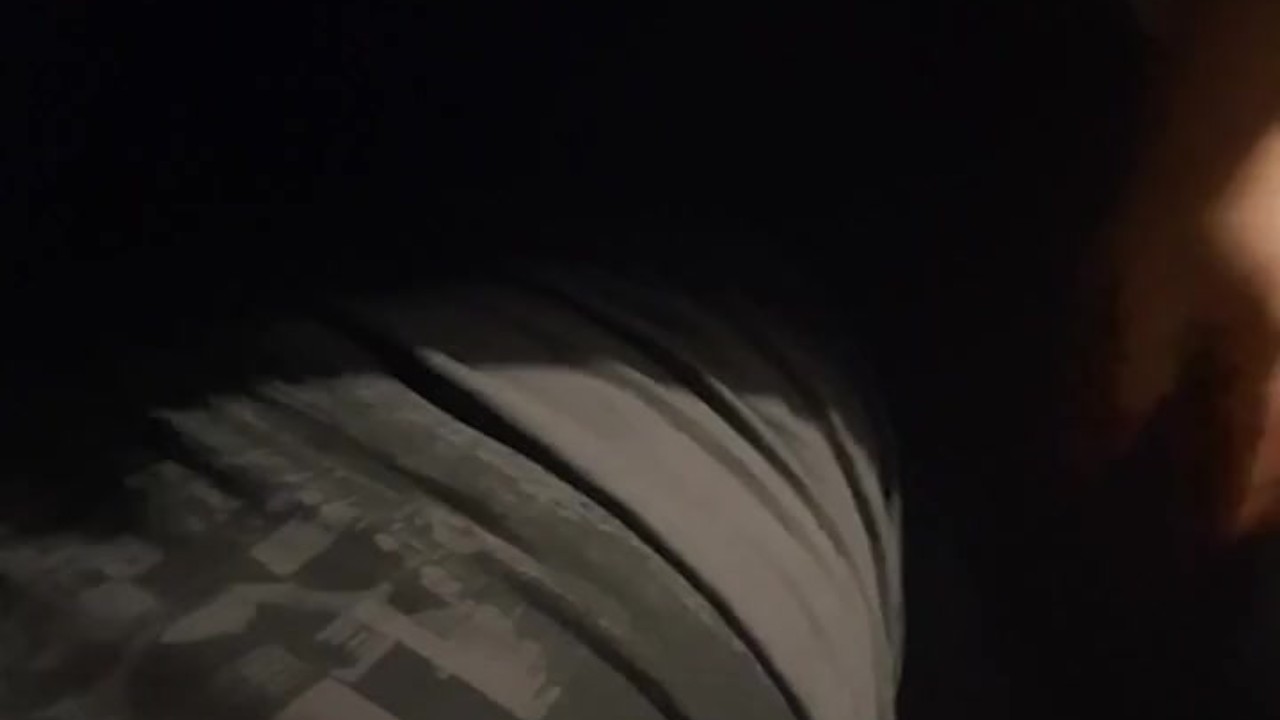 Kankama Veriyorum – En Yakın Arkadaşım Beni Sikiyor