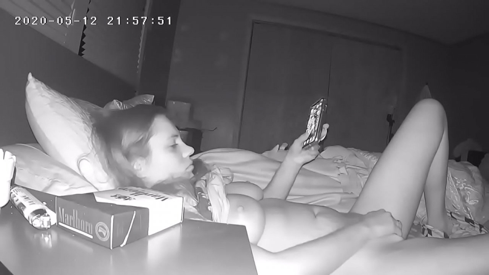 Minik Teen Amcık Gizli Kamerada Düşerken Boşalıyor