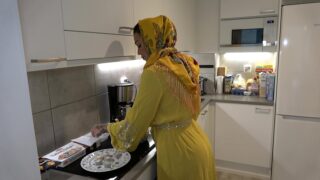 Üvey Oğlan Türbanlı Arap Üvey Annesinin Kalın Götünü Sikiyor