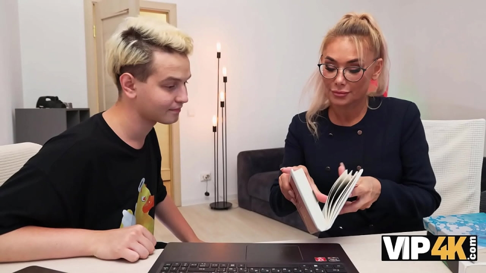 VIP4K Malusha Kahvesine Boşalma Sonrası Sikiş