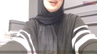 Xprensesx türbanlı yayında memelerini gösterdi ifşa