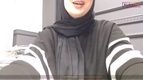 Xprensesx türbanlı yayında memelerini gösterdi ifşa