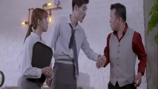 Asyalı Film Kızı Sert Sikiş Sahnesinde Kendini Bırakıyor