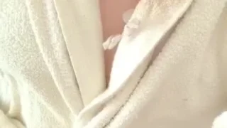 Duş Sonrası Süt Gibi Türk Kız Bornozunu Açıp Amını Gösterdi