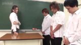 Azgın Öğretmen Sınıfta Öğrencilerini Sırayla Sikti