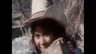 Eski Zamanlarda Kırda Cowgirl Pozuyla Vahşi Sikiş