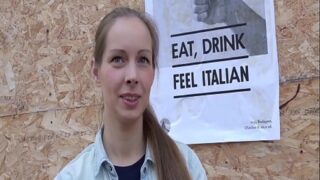 German Scout: Finland’lı Minyon Teen Sokakta Defalarca Boşaltıldı