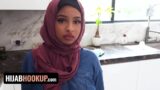 Hijablı Hadiya Honey Naughty Olmayı Sikerek Öğrendi