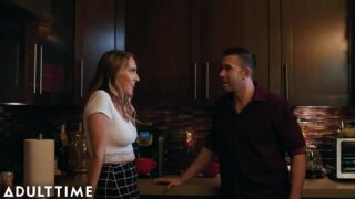 Hotwife Cadence Lux Erkek Arkadaşı İzlerken Sertçe Sikildi