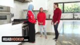 Noel’de Hijablı Skyla Sun ve Claire Collins Grup Sikiş Full