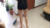 Seksi Hizmetçi Sert Yarrakla Amından Sikiliyor