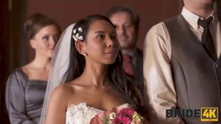 BRIDE4K Düğünde Gelin Çılgın Orgy ile Grup Sikildi
