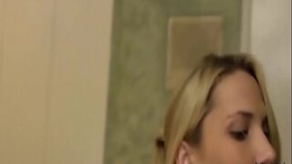 Alanah Rae İri Memeler HD Porno!