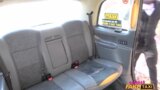 Female Fake Taxi – Kadın Şoför İki Deliği de Dolduruyor