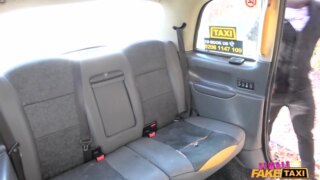 Female Fake Taxi – Kadın Şoför İki Deliği de Dolduruyor
