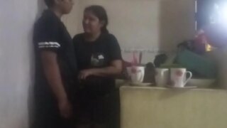 Hizmetçiyi Mutfakta Sikerken Karım Neredeyse Yakaladı