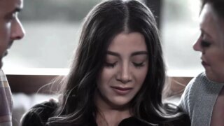 Natalie Brooks Vaftiz Ailesiyle Üçlü Yaptı