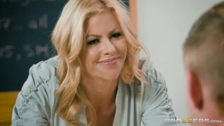 Öğretmen Alexis Fawx Öğrencilere Sikiş Dersi Verdi
