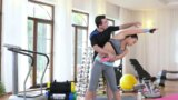 Siyah Saçlı Sporcu Kız Art Arda Orgazm Oluyor