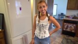 Yaramaz Üvey Kız Seks Dersi İçin Üvey Babaya Rüşvet Veriyor